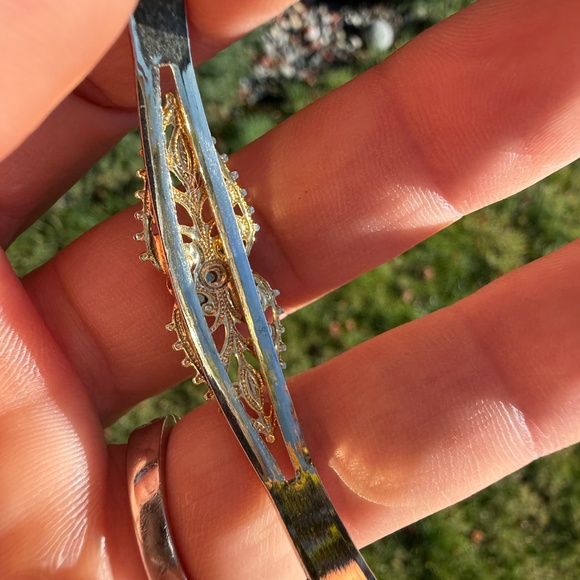 Vintage Cuff Gold Tone Bracelet Unbranded Filigree Art Deco Blue No Markings. - Picture 5 of 10